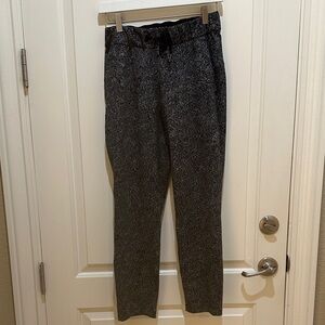 Lululemon 4 Luxtreme ON THE FLY pants with pockets EUC 25” inseam